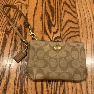 New Coach Signature Wristlet